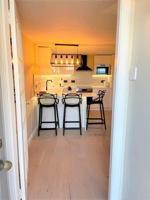 Stylish, Central And Cosy 1Bd Nr Canongate 에든버러 외부 사진