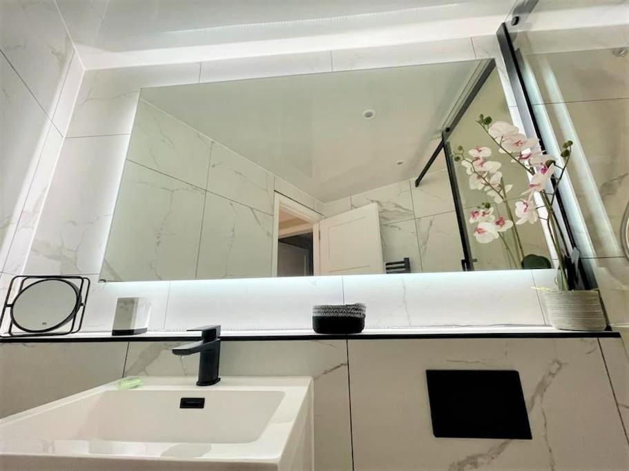 Stylish, Central And Cosy 1Bd Nr Canongate 에든버러 외부 사진